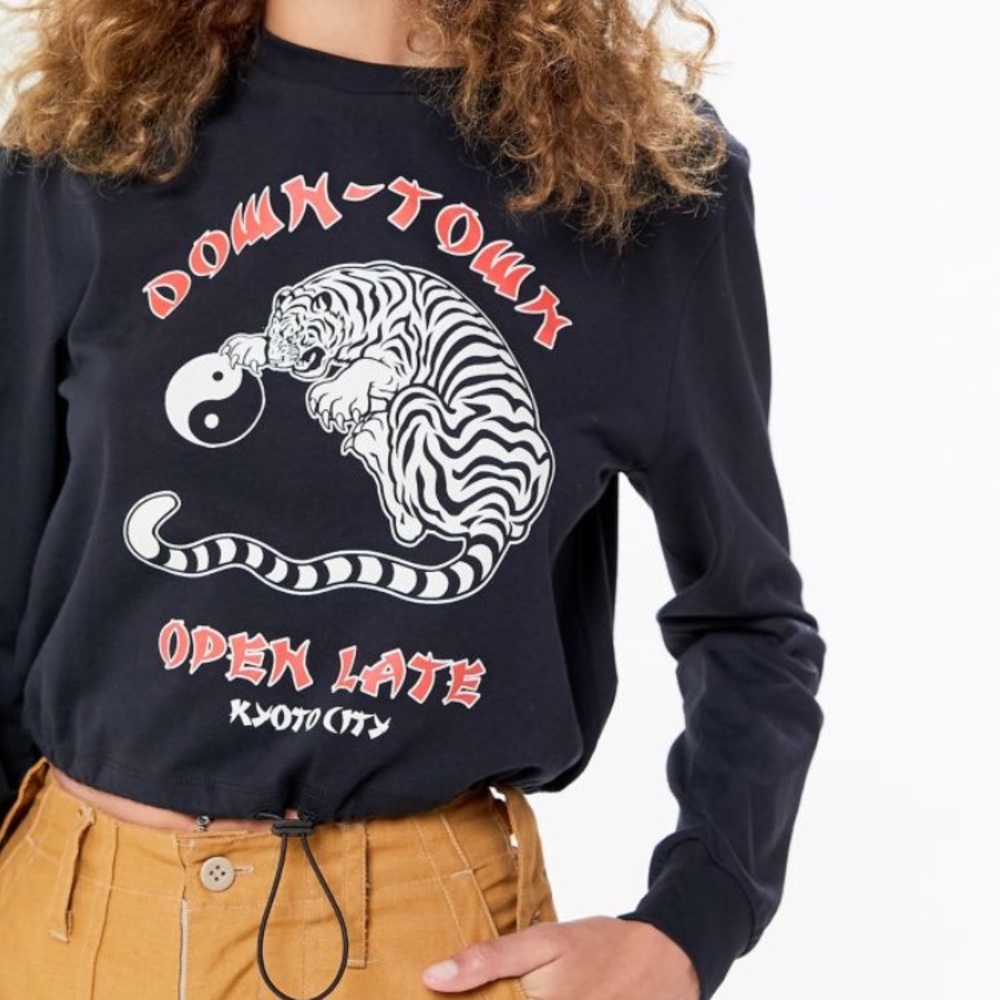 URBAN OUTFITTERS Cropped Sweatshirt
